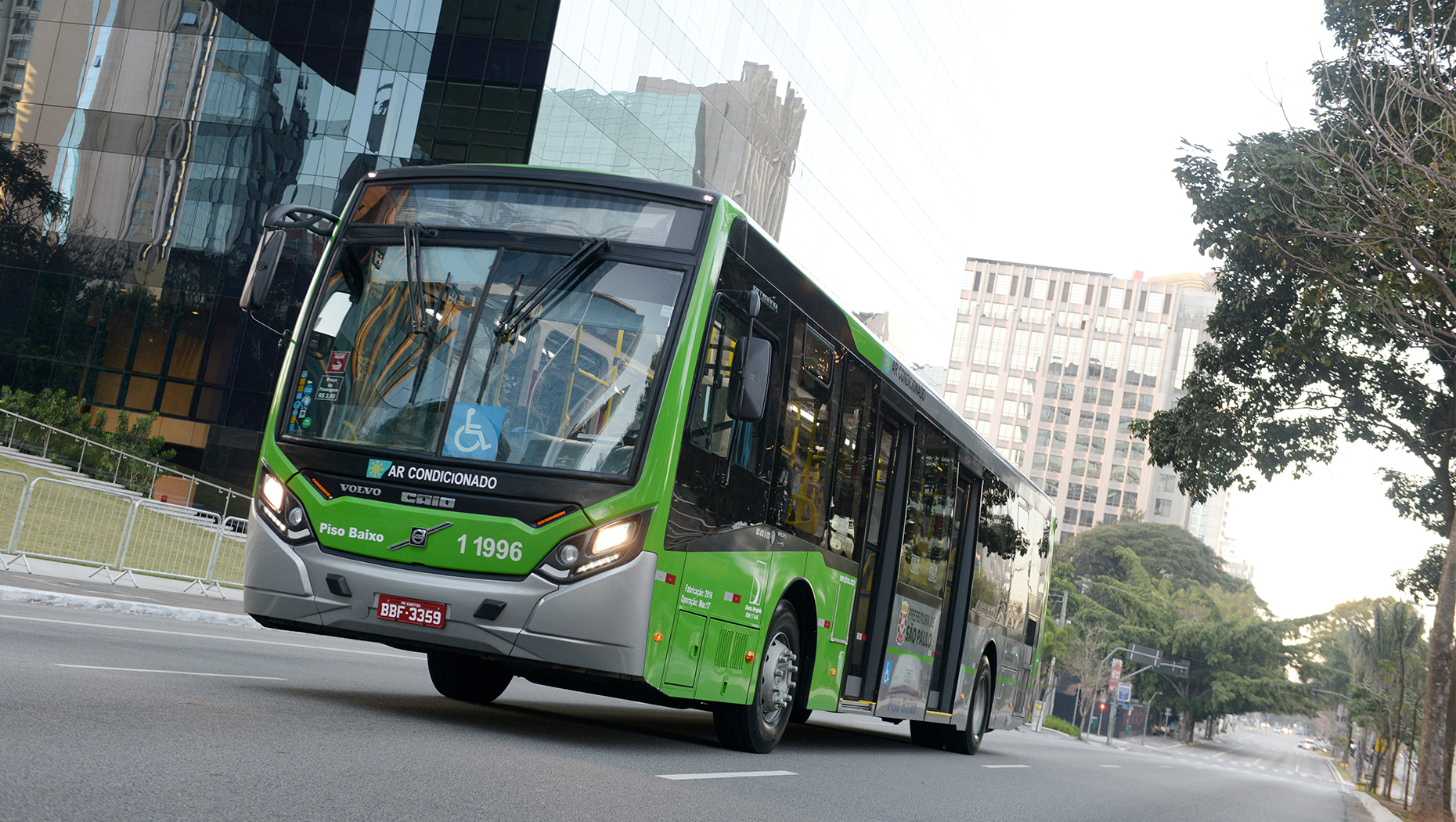 Volvo lança B8R, novo ônibus urbano