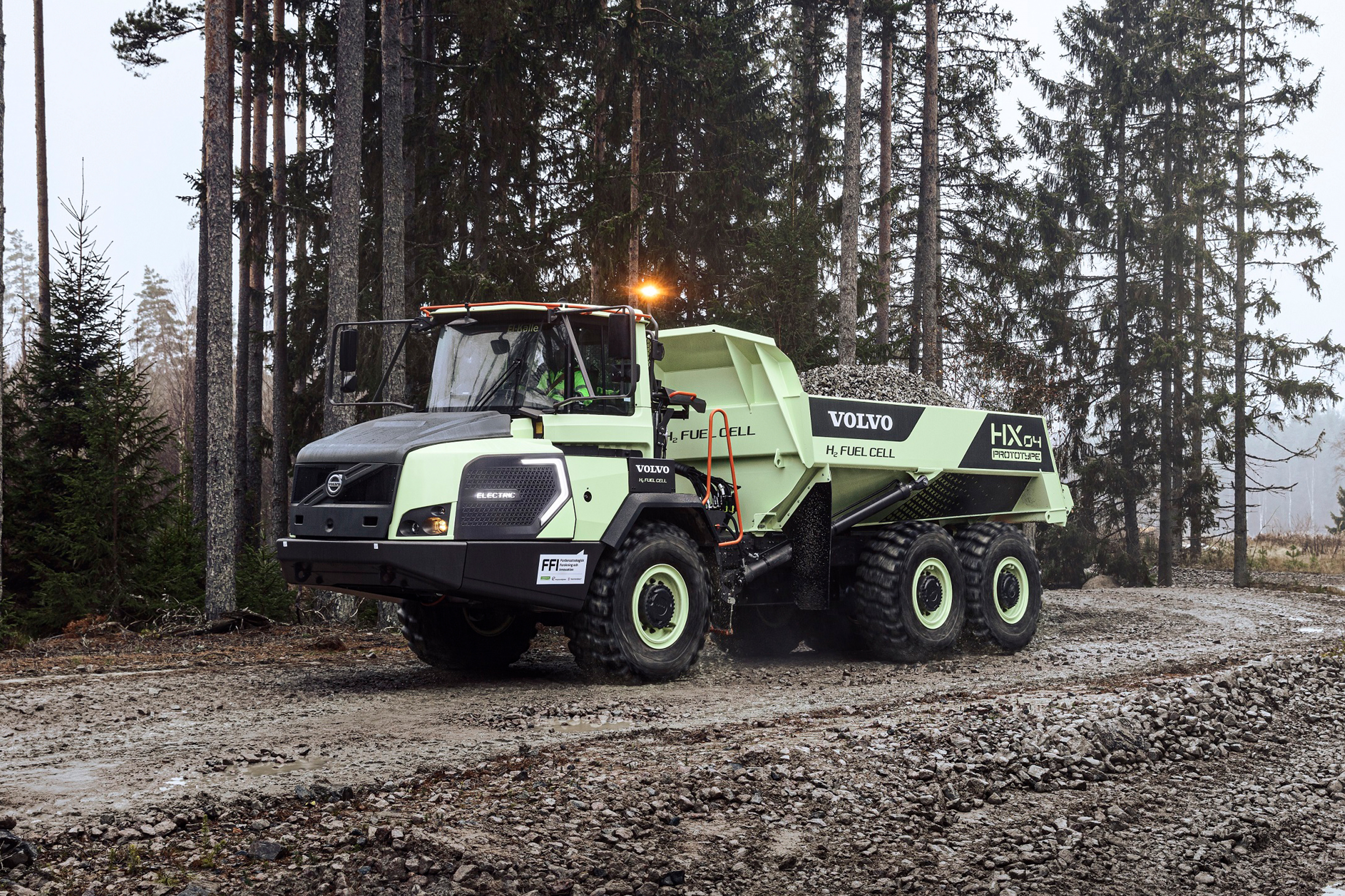 Volvo CE inicia testes com protótipo de caminhão articulado a hidrogênio