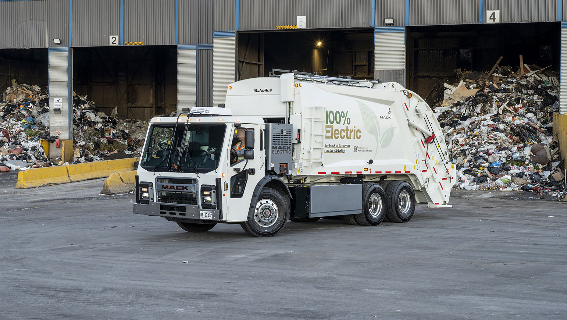 Mack LR® Electric Refuse Vehicle Part of 10 Million Award for a Clean