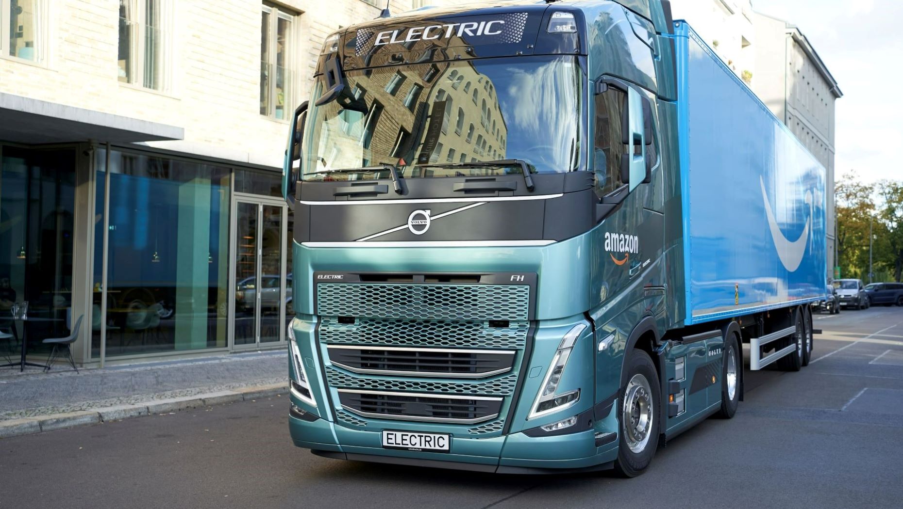 World-first: Volvo delivers electric trucks with fossil-free steel to  customers
